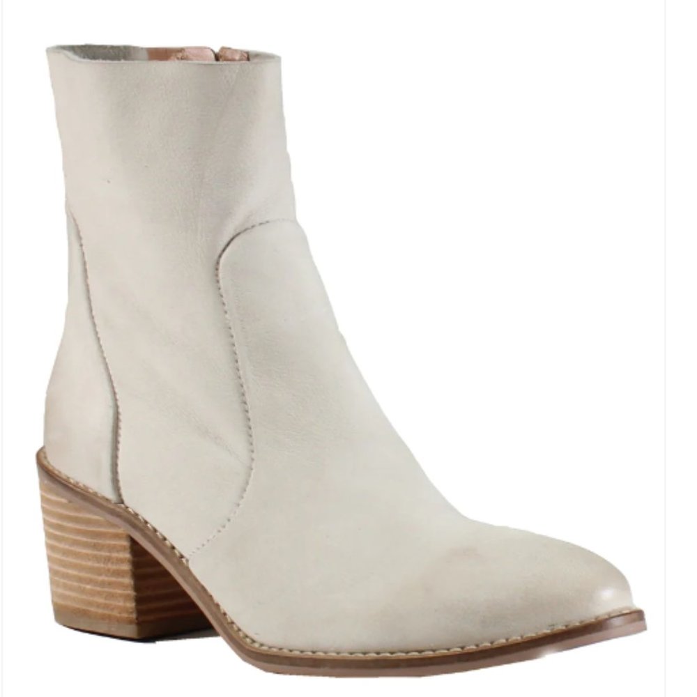 NWOB, Diba Majes Bootie, Off-White, 7.5